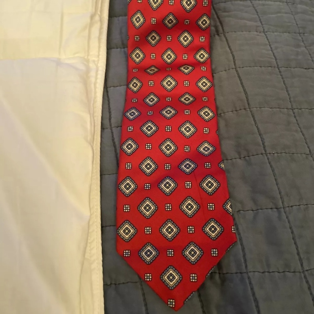 Evan Picone red 100% silk tie necktie